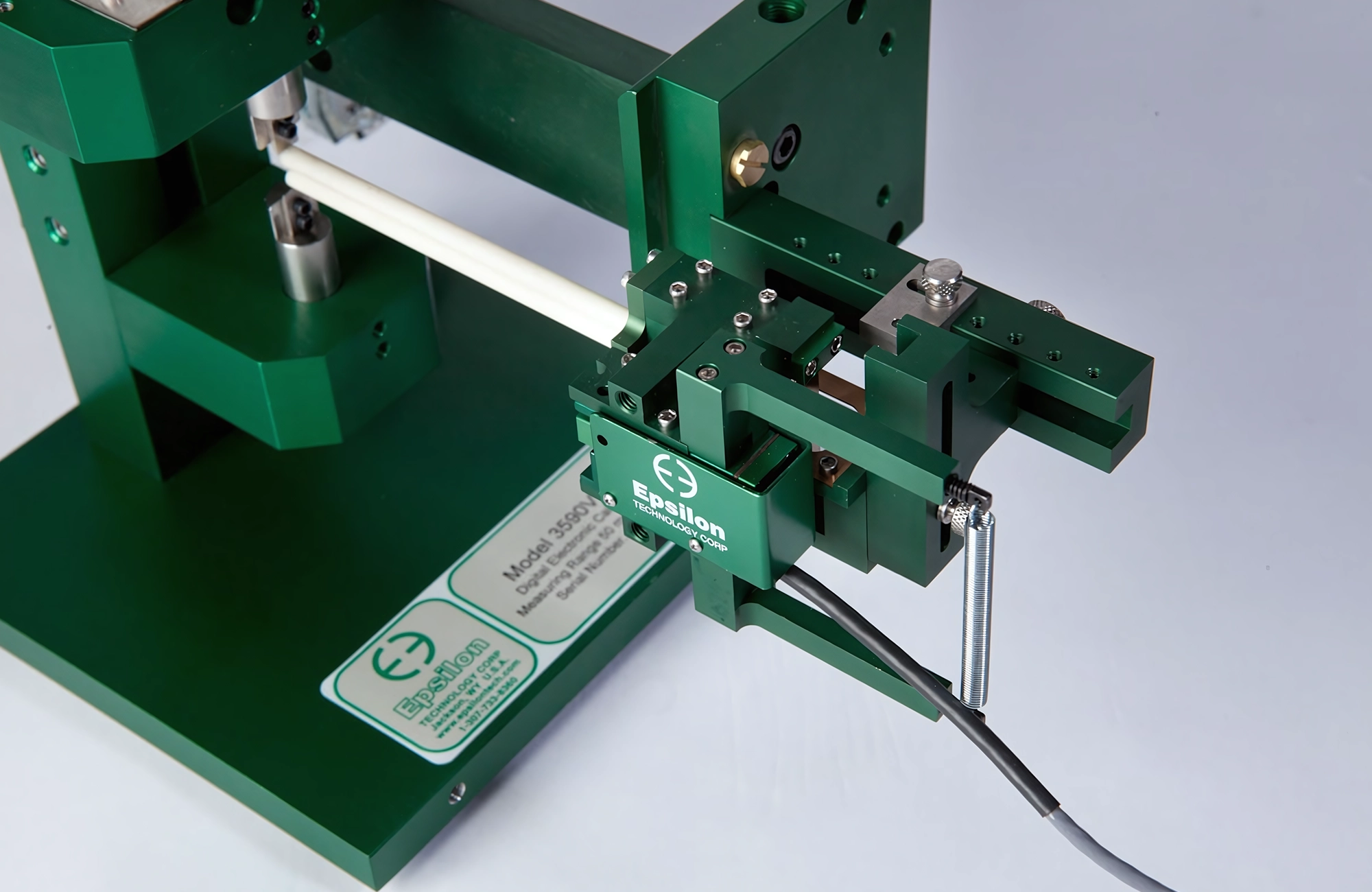 교정기에 장착된 고온 COD 게이지 모델 3548COD