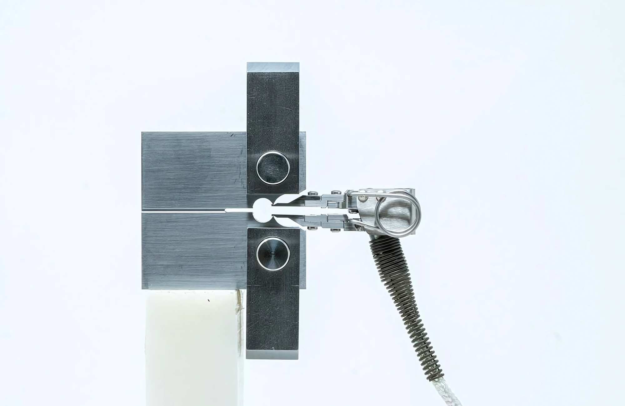 CT 하중선 시편과 클레비스 그립이 있는 고온용 COD 게이지 모델 7641