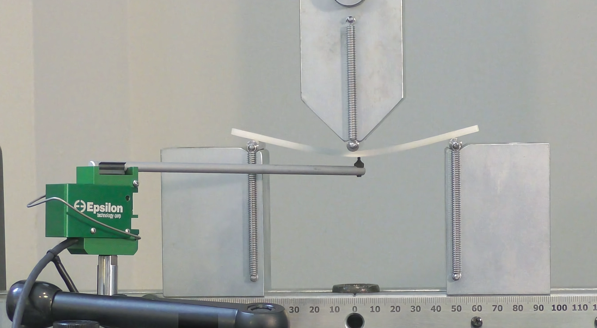 3점 및 4점 굽힘 시험용 변위계 (디플렉토미터) 모델 3540